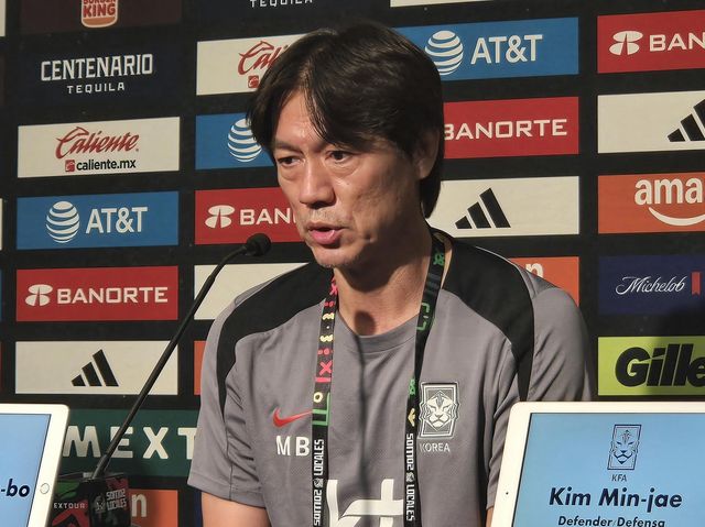 9일 미국 내슈빌 지오디스파크에서 기자회견 하는 홍명보 감독