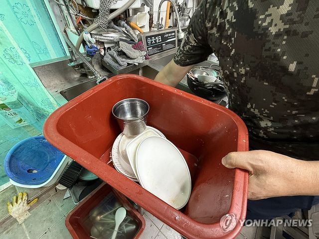 설거지 물 아끼는 강릉 상인