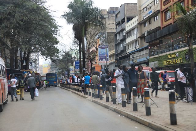 나이로비 시내 중심가에 매일 모이는 케냐 MZ 세대 청년들