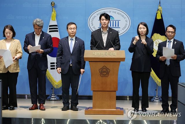 검찰의 대북송금 사건 기소 규탄하는 한준호 의원