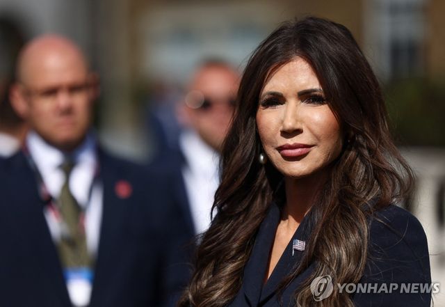 8일 런던 방문한 크리스티 놈 미 국토안보 장관