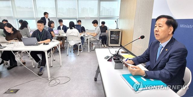 기자 간담회 하는 구윤철 경제부총리