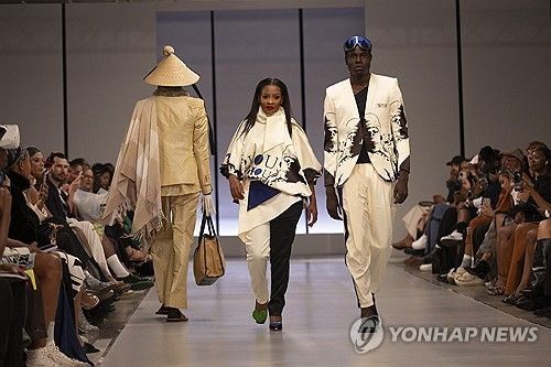 2024년 9월 남아프리카공화국 요하네스버그에서 열린 패션쇼 