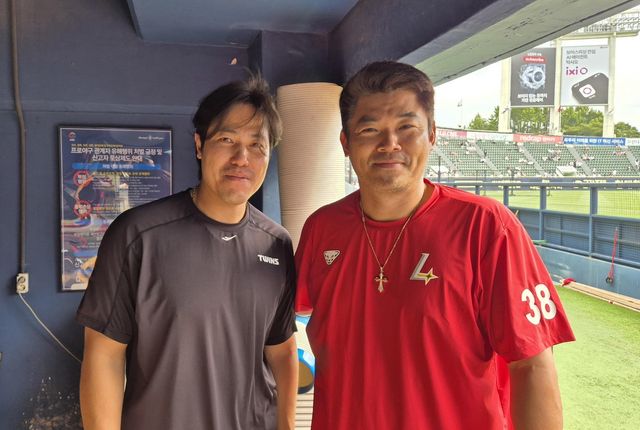 홀드왕 경쟁 펼치는 40대 노경은(오른쪽)과 김진성