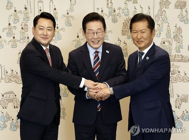 손잡은 이재명 대통령과 여야 지도부