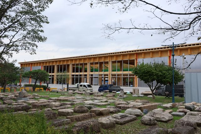 국립경주박물관에 건설 중인 APEC 정상회의 만찬장