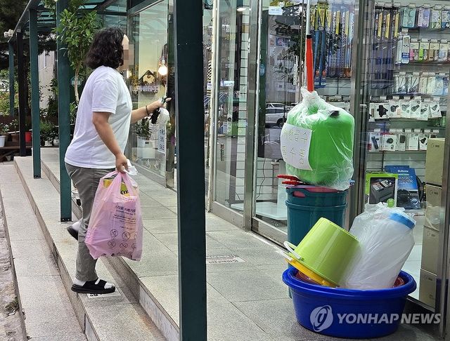 최악 가뭄 강릉의 제한급수 필수품