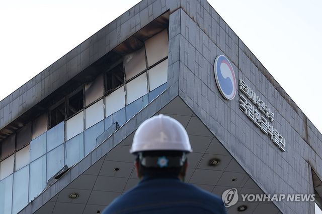 화재로 파손된 국립한글박물관 창문