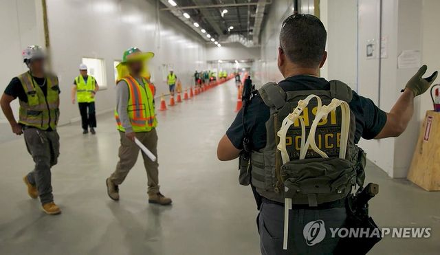 美, 韓현장 이민단속 사진 공개