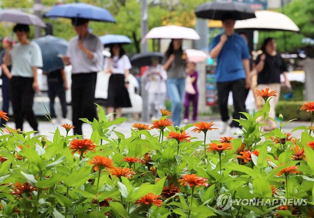 '더위는 안녕' 가을비 내리는 광주