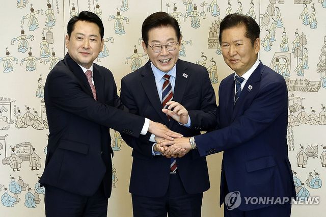 손잡은 이재명 대통령과 여야 지도부