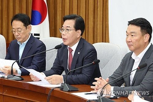 원내대책회의 발언하는 송언석 원내대표