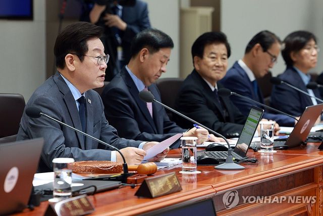 국무회의 발언하는 이재명 대통령