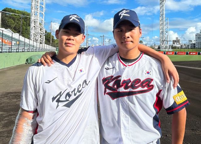 쿠바전 승리 주역 김요엘(왼쪽)과 뒤이어 무실점 투구를 펼친 박지성