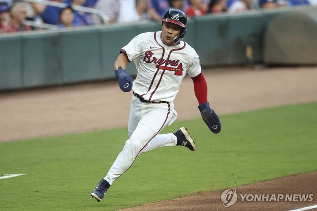 홈으로 달리는 김하성