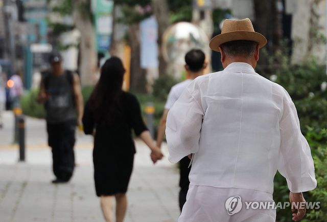 65세 넘는 노인, 1천만 넘어