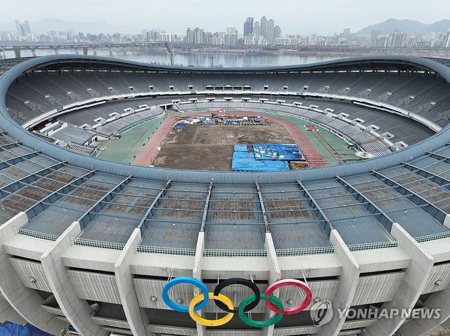 리모델링 중인 잠실종합경기장