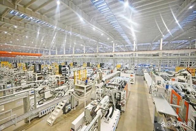 샤오미 우한 공장 내부 