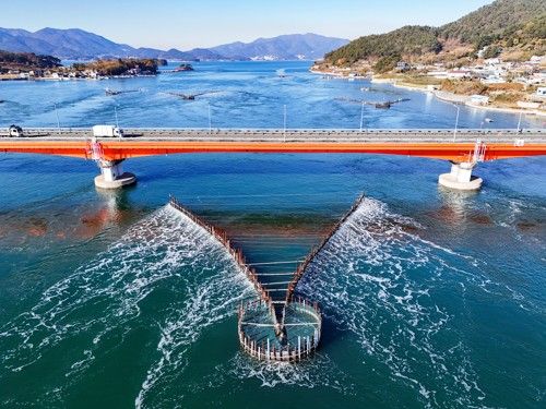 남해 지족해협의 창선교와 죽방렴 [사진/임헌정 기자]