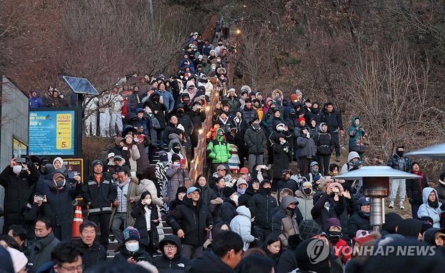 "새해엔 무탈하길"
