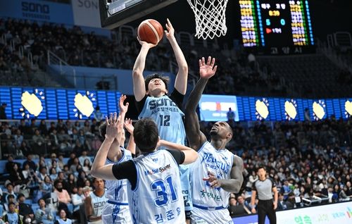 슛하는 고양 소노의 강지훈