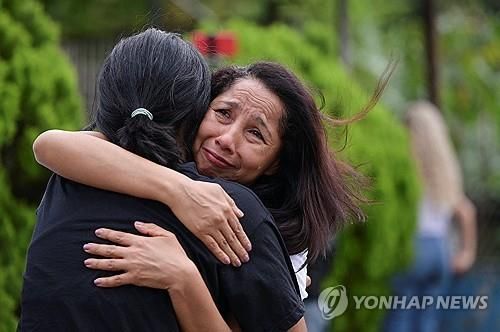 베네수 정치적 수용자 석방을 기다리는 가족