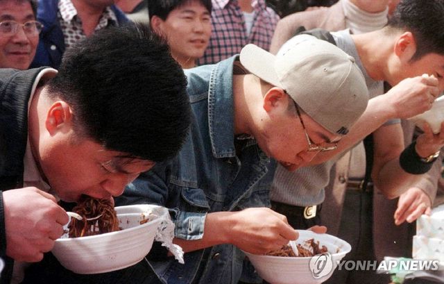 1999년 짜장면 먹기대회