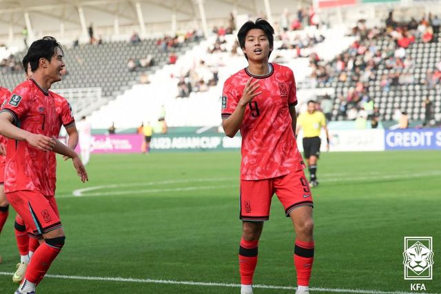 골세리머니를 펼치는 김태원 