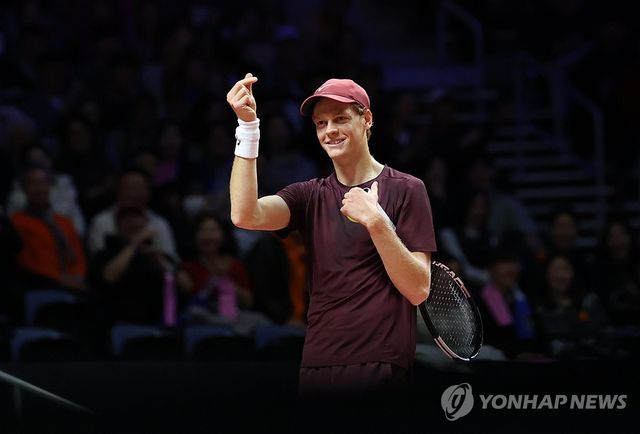 신네르, 팬들에게 손하트