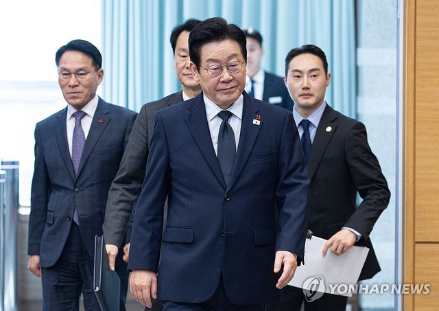 이재명 대통령, 수석보좌관회의 입장