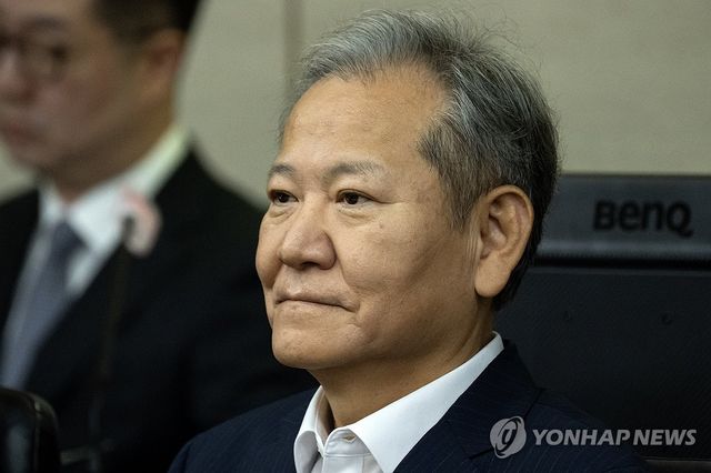 피고인석에 앉은 이상민 전 장관