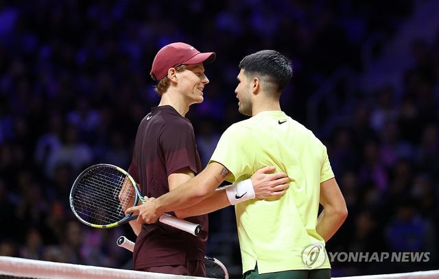 경기 마친 알카라스와 신네르