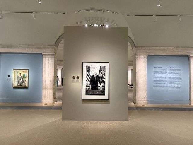 국립초상화박물관에 새롭게 전시된 트럼프 초상화