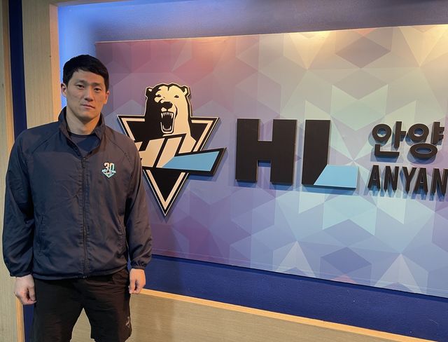 아시아리그 아이스하키 공격 포인트 신기록을 수립한 김상욱