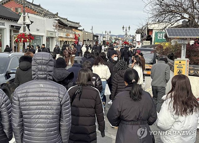 '붐비는 경주 황리단길'