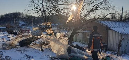 강풍에 비닐하우스 파손