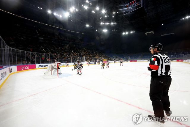 테스트 이벤트 개장 경기를 치른 2026 동계올림픽 아이스하키 경기장 산타줄리아