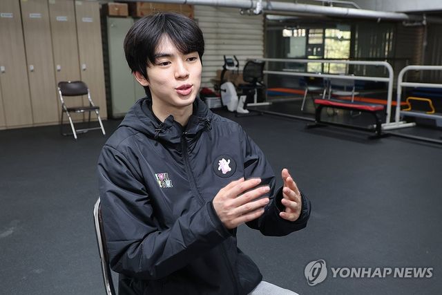 연합뉴스와 인터뷰하는 차준환