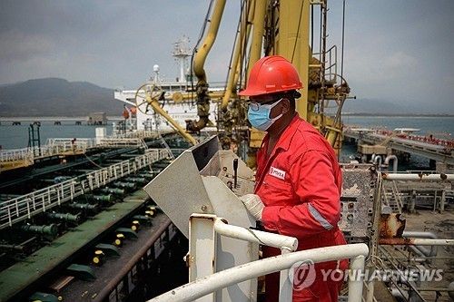 베네수엘라 국영 석유회사 PDVSA의 부두에 정박한 유조선