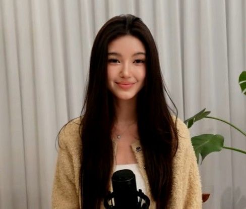 12일 라이브 방송 진행한 다니엘