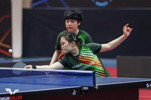 WTT 피더 인도 대회 여자복식 듀오로 나선 유한나(뒤)와 유예린