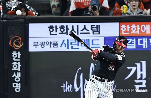 LG 오지환 '희생 플라이로 1점 추가'