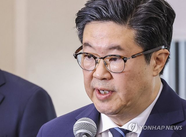 김병주 MBK파트너스 회장, 국회 정무위 출석