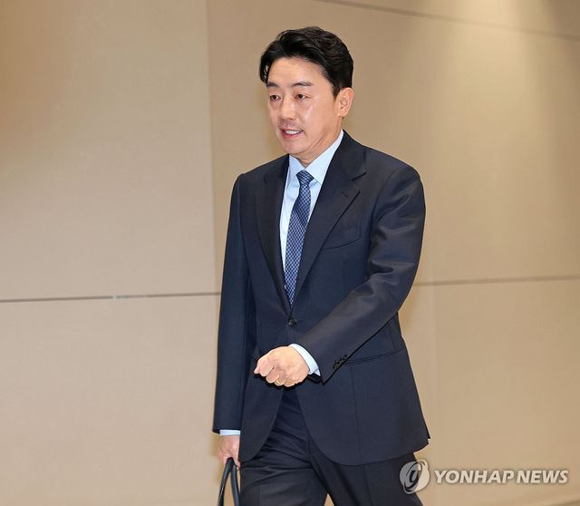 귀국한 강훈식 비서실장