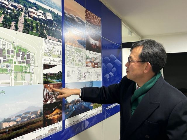 세종관 건립 계획을 설명하는 장상훈 관장 