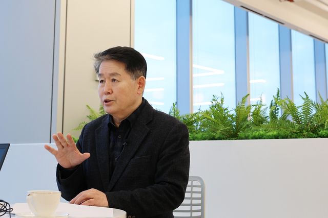 연합뉴스와 인터뷰하는 김경협 재외동포청장