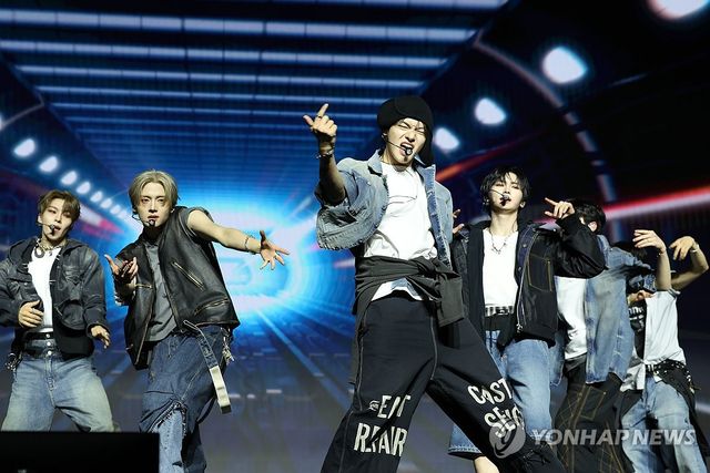 알파드라이브원 첫 무대