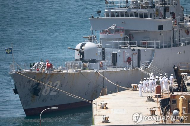 남아공 사이먼스타운 해군기지에 정박 중인 이란의 군함 '나그디'