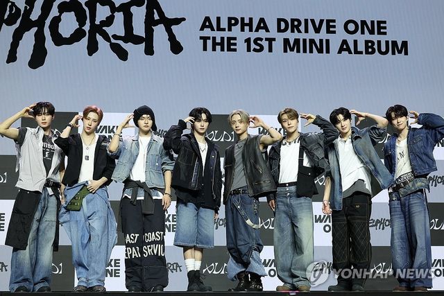 알파드라이브원, 데뷔 쇼케이스