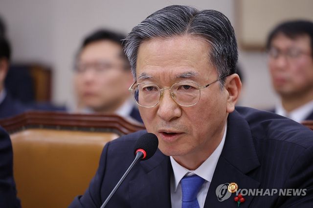 답변하는 정성호 법무부 장관